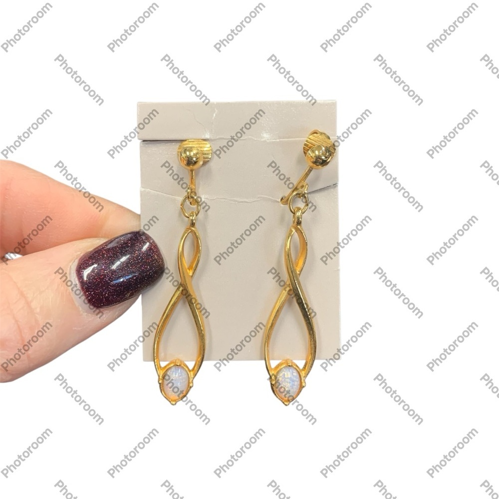 Avon Opalescence twist Goldtone Drop clip Earrings. NIB 1992.Vintage